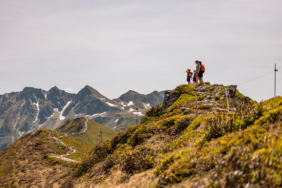 Familienwanderung auf das Wiedersbergerhorn ©Alpbachtal Tourismus, shootandstyle.com Familienwanderung auf das Wiedersbergerhorn ©Alpbachtal Tourismus, shootandstyle.com
